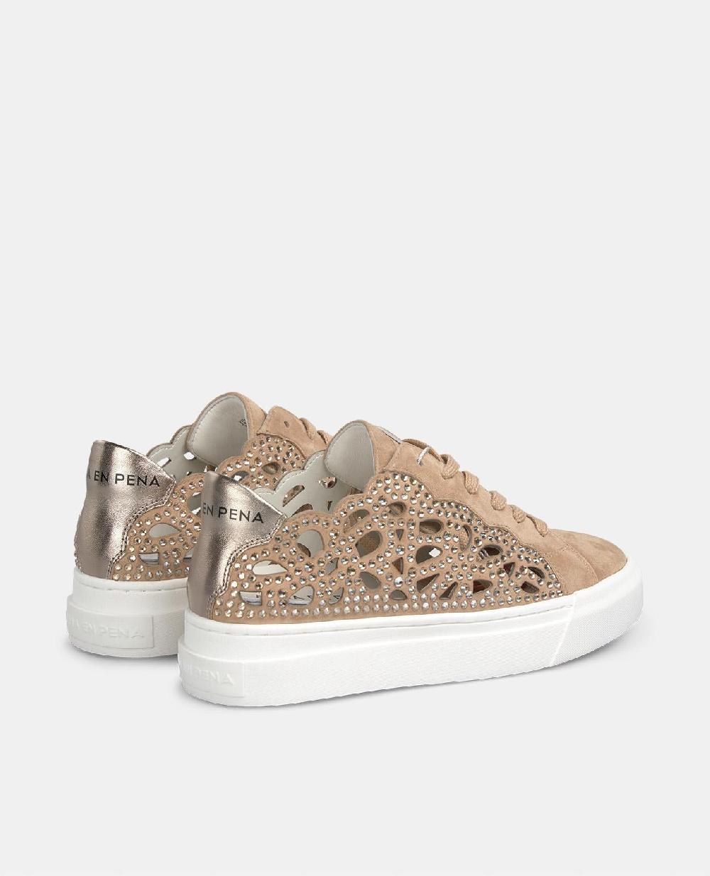 Alma en pena SNEAKER CON CALADO En oferta