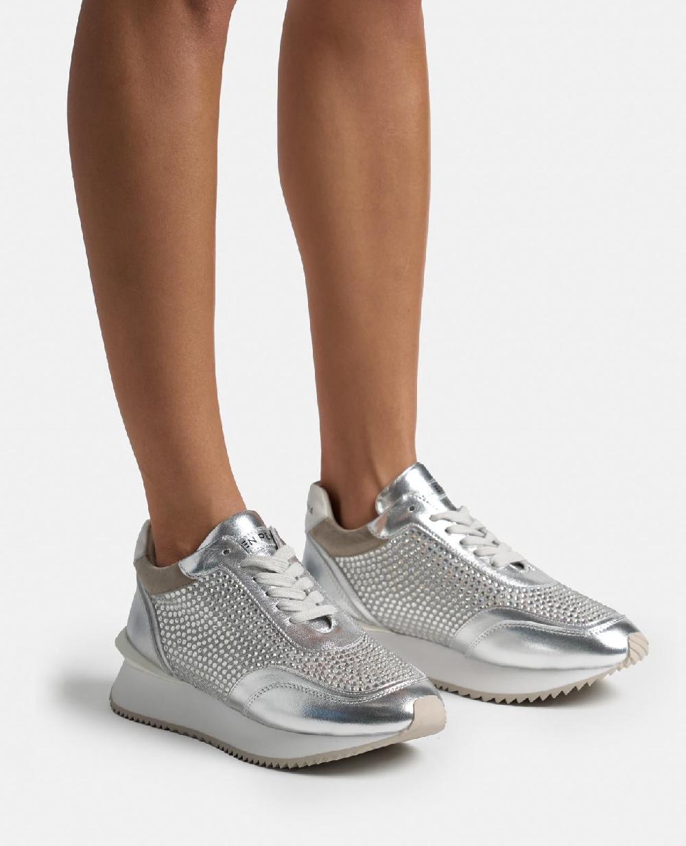 Alma en pena SNEAKER CON ABALORIOS En oferta