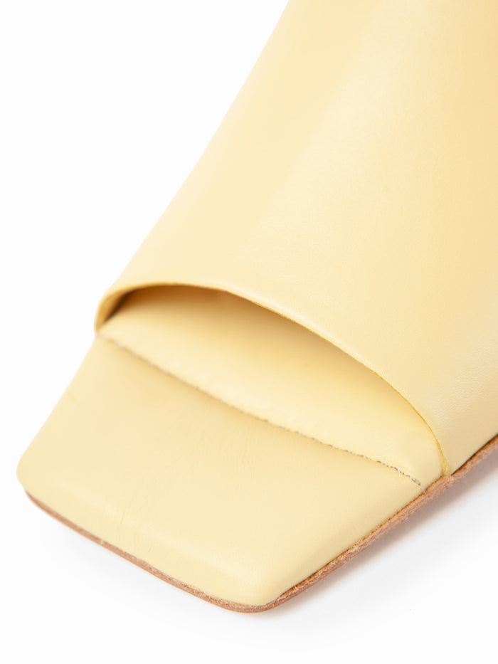 Equitare MINKA - Napasoft Suave Amarillo En oferta