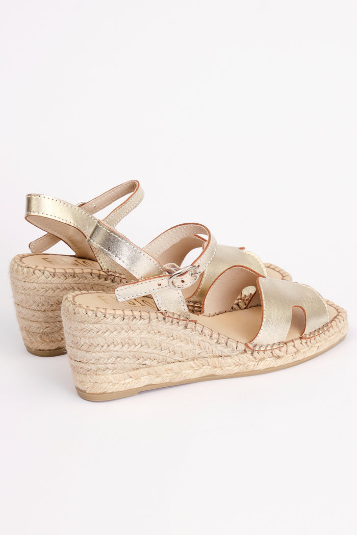 Fabiolas Sandalia Paqui Oro En oferta