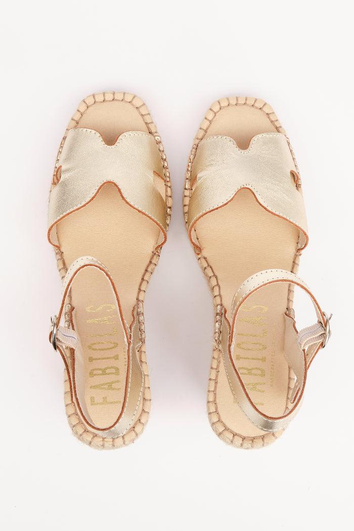 Fabiolas Sandalia Paqui Oro En oferta