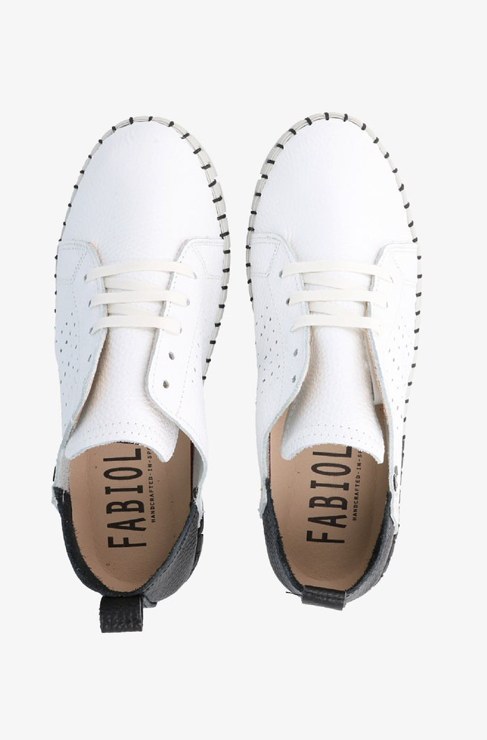 Fabiolas Sneaker JutHeras Blanco/Negro Limitado a 3 días