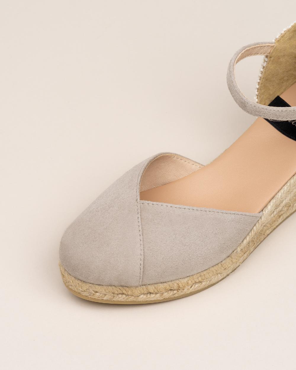 Gaimo espadrilles Copita KangarooAlpargatas de cuña en piel con escote pico Última moda