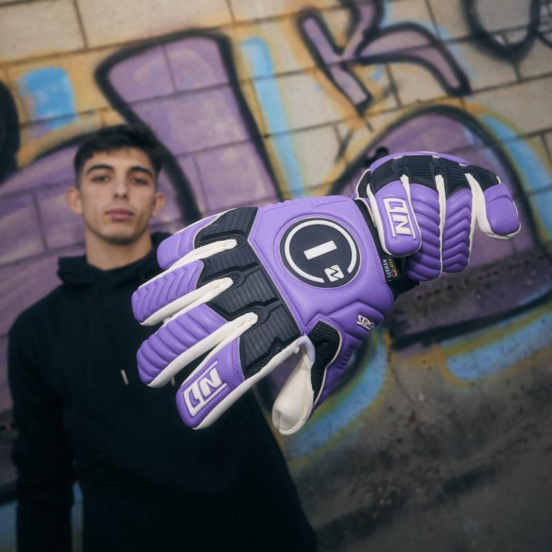 n1 goalkeeper Guantes de Portero Horus 2.0 Elite Purple II En oferta