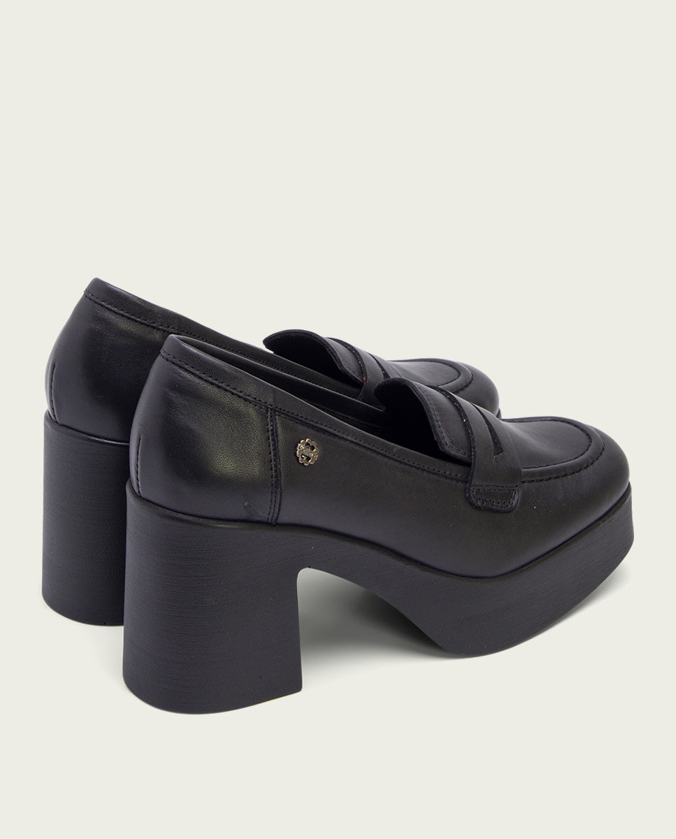 porronet MOCASINES DE TACÓN EN PIEL NEGRA LAIA En oferta