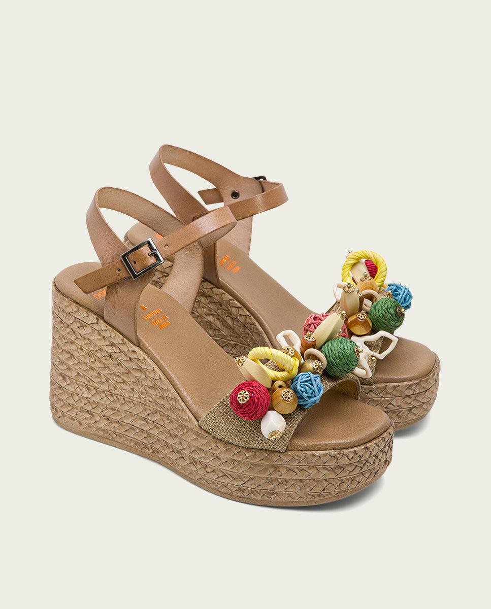 porronet SANDALIA PIEL CUÑA CON ADORNOS TAUPE KAIRI Oferta especial