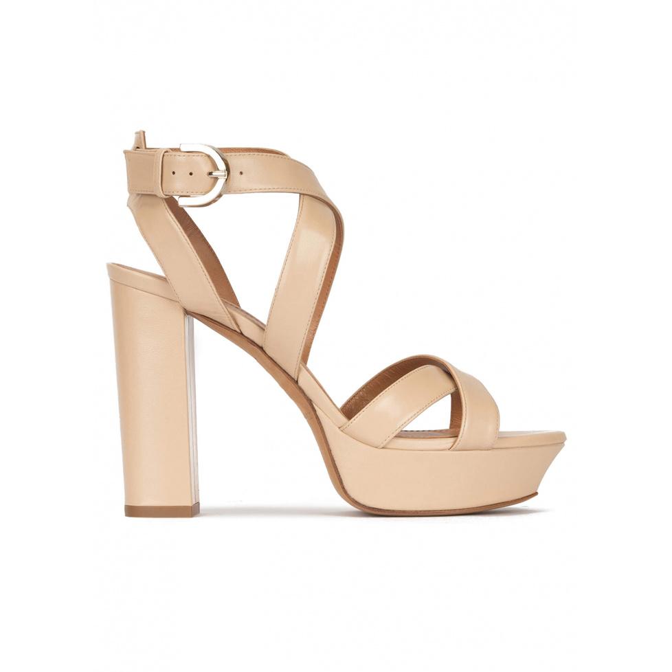 pura lópez Sandalias altas de plataforma en piel beige