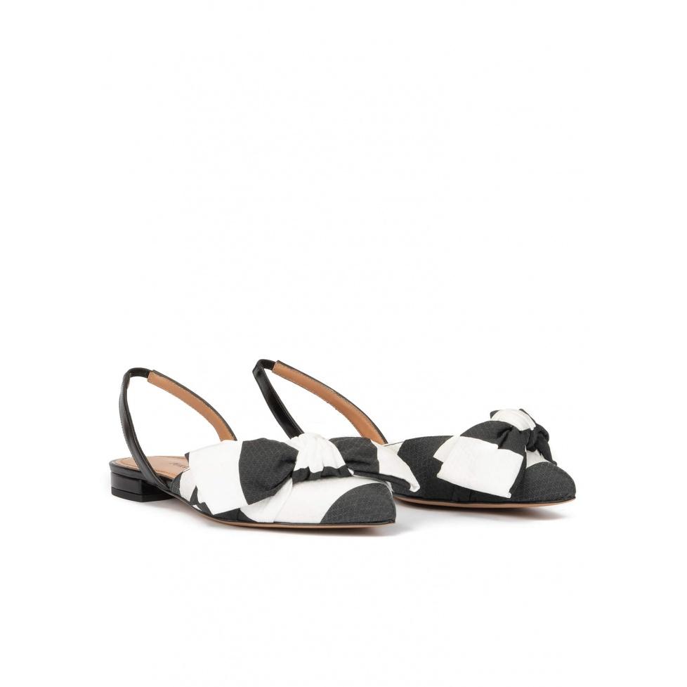 pura lópez Zapatos planos de tejido en blanco y negro con punta fina En oferta