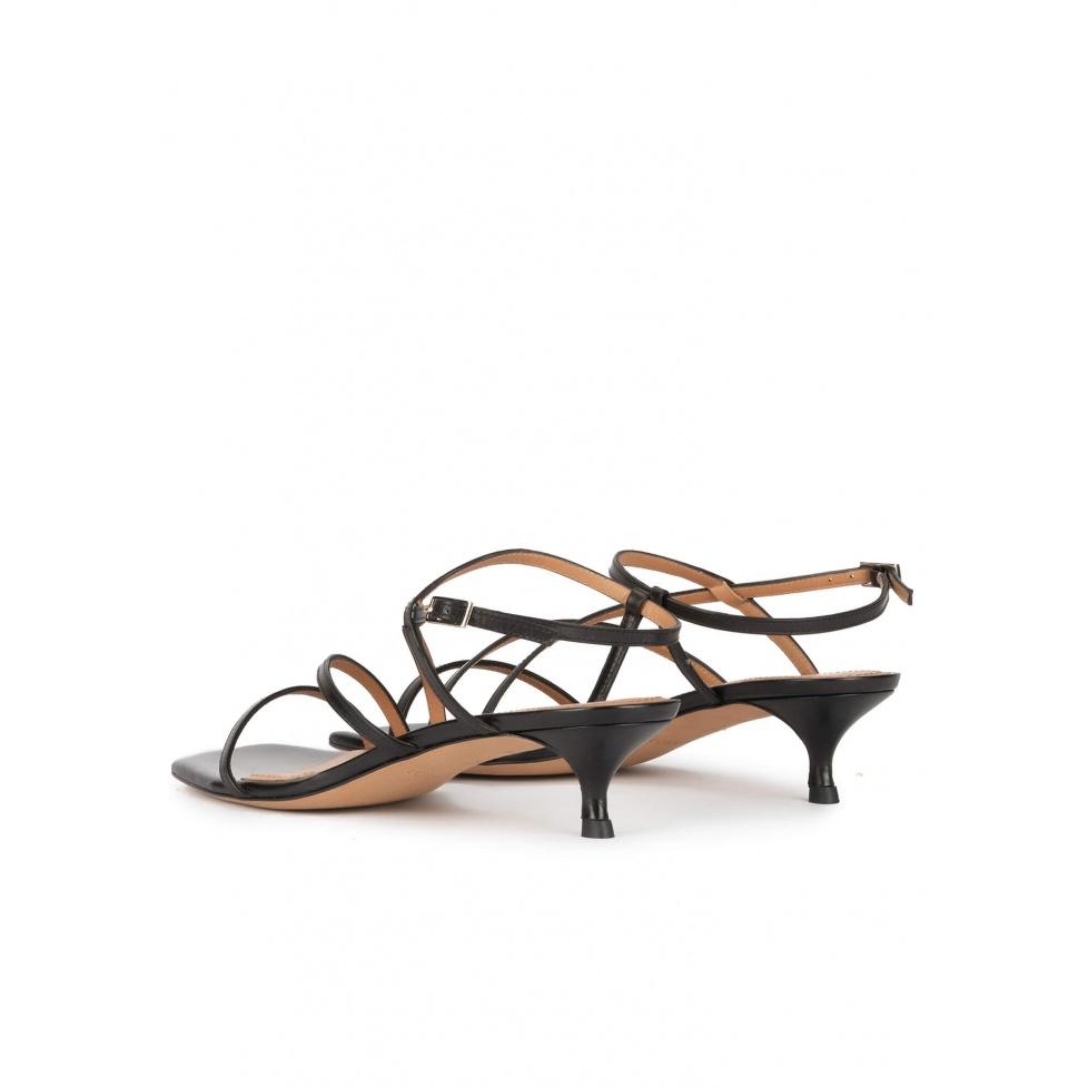 pura lópez Sandalias de puntera cuadrada con tacón medio en piel color negro Ofertas de temporada
