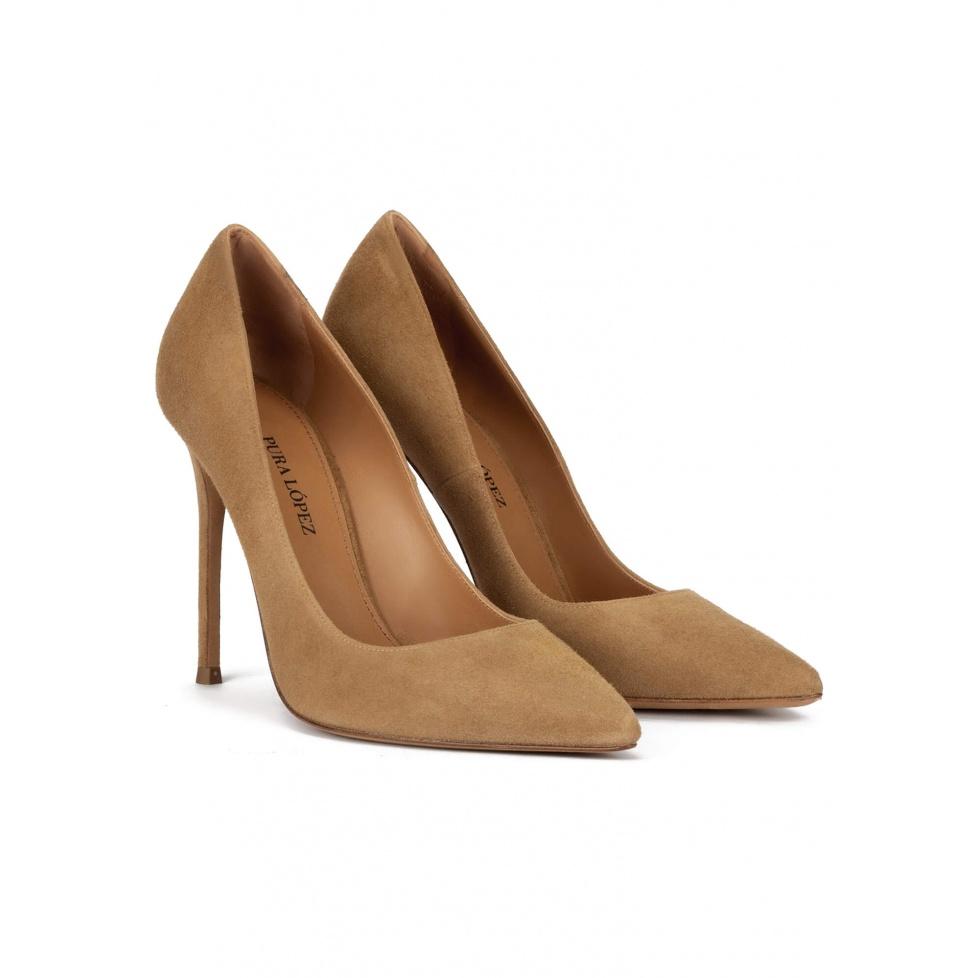 pura lópez Zapatos de tacón alto y punta fina en ante camel Ofertas