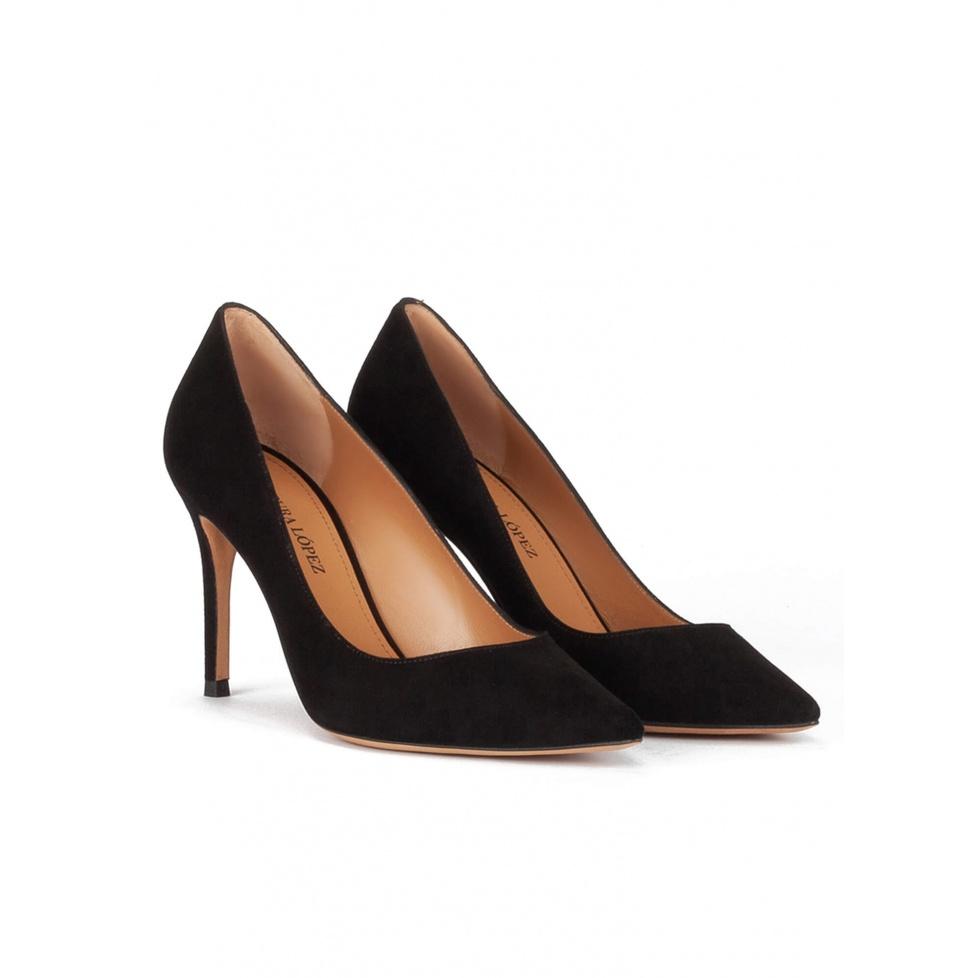 pura lópez Zapatos negros de tacón y punta fina realizados en ante En oferta