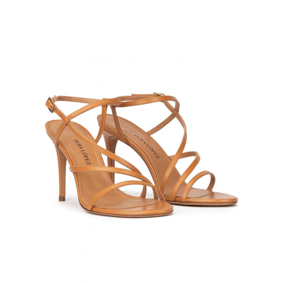 pura lópez Sandalias de tacón alto en piel camel con diseño de tiras Ventas relámpago