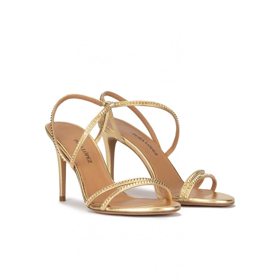pura lópez Sandalias doradas de piel con tacón alto fino Mejor oferta
