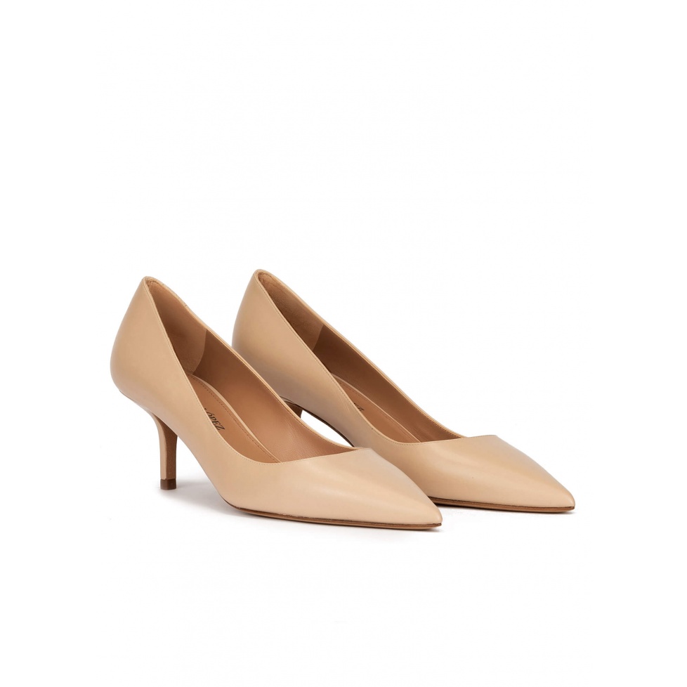 pura lópez Zapatos de salón con tacón medio en piel beige Envío gratis