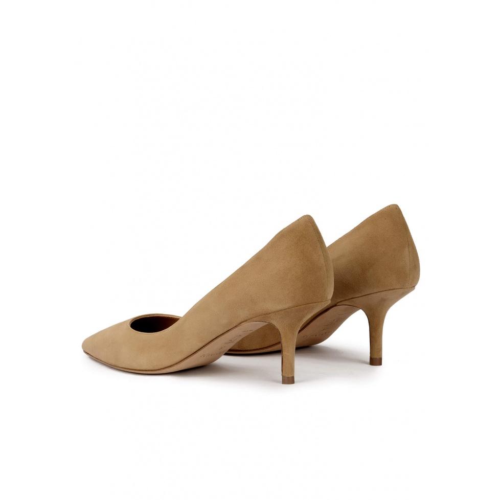 pura lópez Zapatos de tacón medio y punta fina en ante camel COMPRAR AHORA
