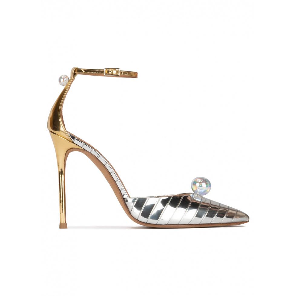 pura lópez Zapatos plateados de tacón alto y punta fina con pulsera