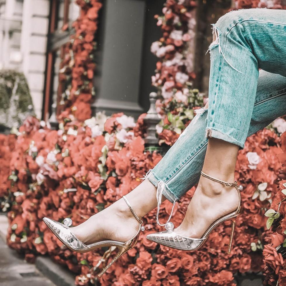 pura lópez Zapatos plateados de tacón alto y punta fina con pulsera Limitado a 3 días