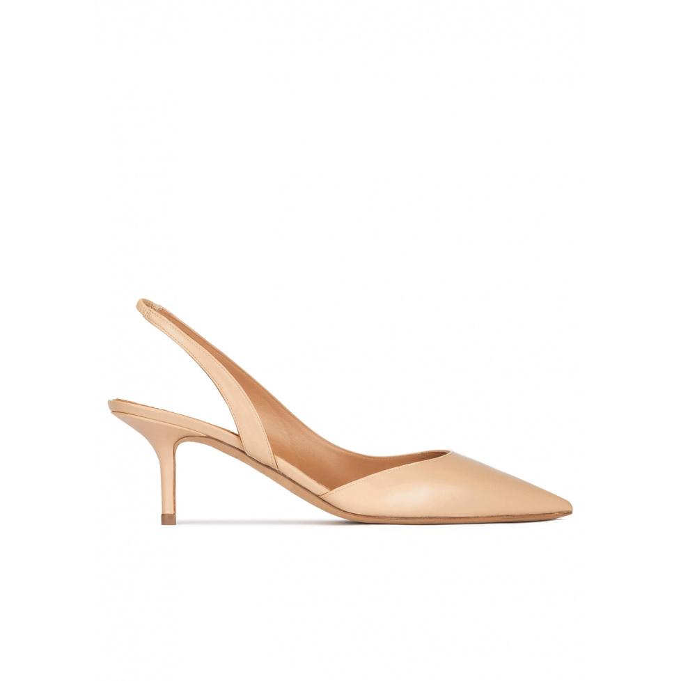 pura lópez Zapatos destalonados de punta fina con tacón medio en piel beige