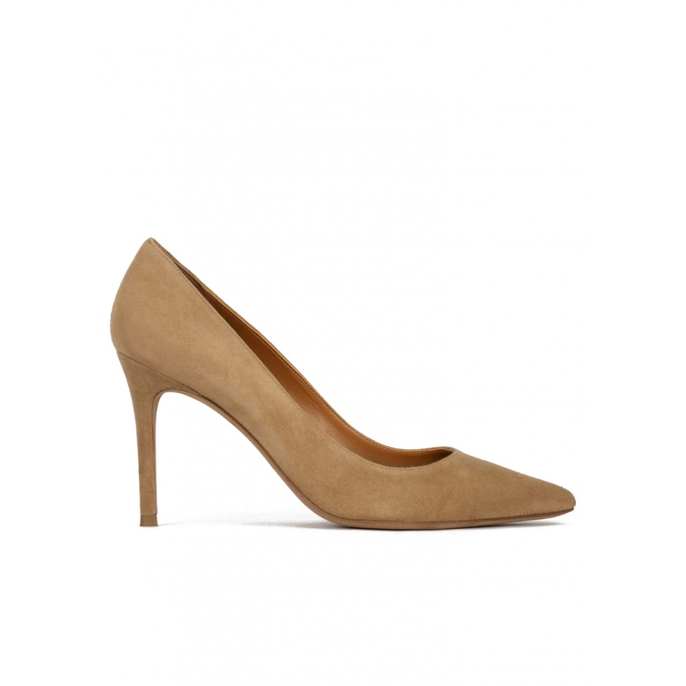 pura lópez Zapatos de salón en ante camel con tacón alto y punta fina