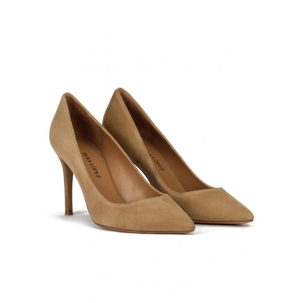 pura lópez Zapatos de salón en ante camel con tacón alto y punta fina Devoluciones gratuitas