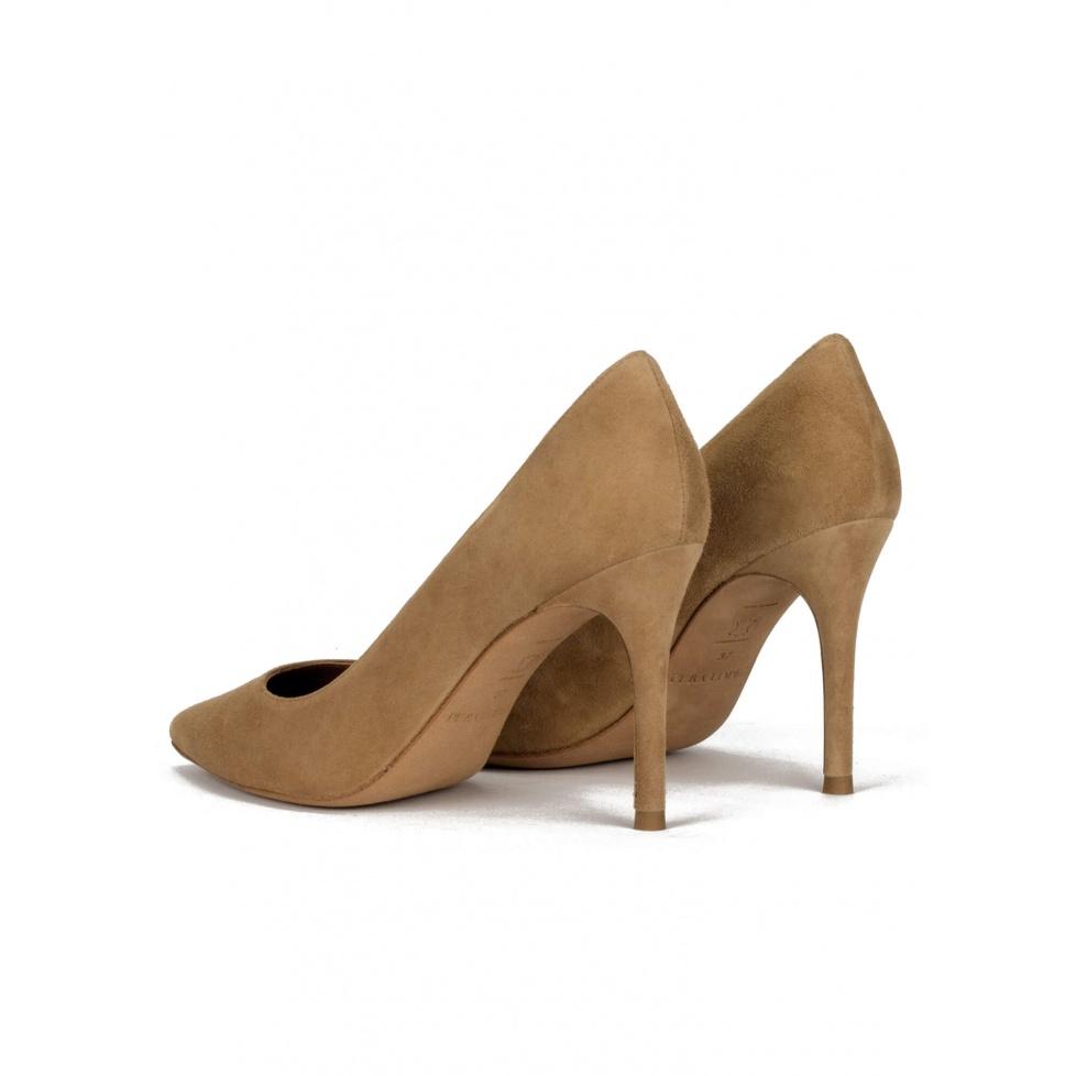 pura lópez Zapatos de salón en ante camel con tacón alto y punta fina Devoluciones gratuitas