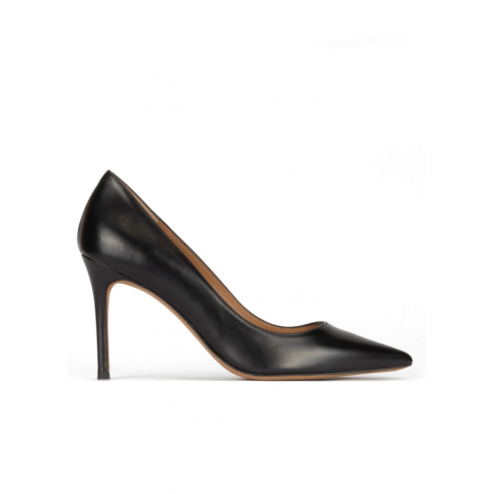 pura lópez Zapatos negros de piel con tacón alto y punta fina