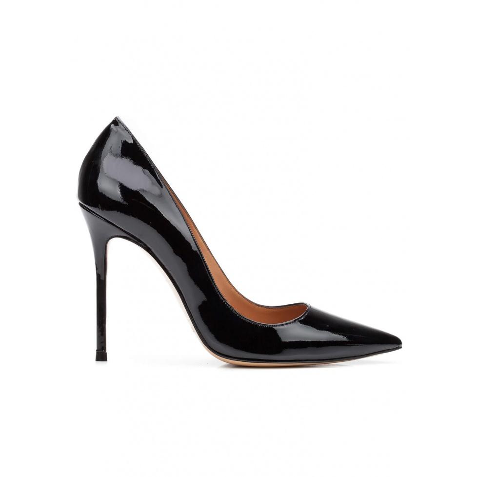 pura lópez Zapatos de salón con tacón alto en charol negro