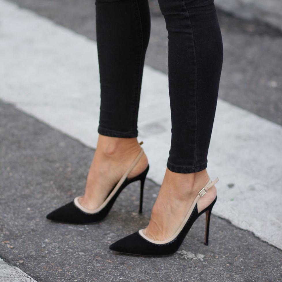 pura lópez Zapatos de tacón destalonados en color negro Liquidación