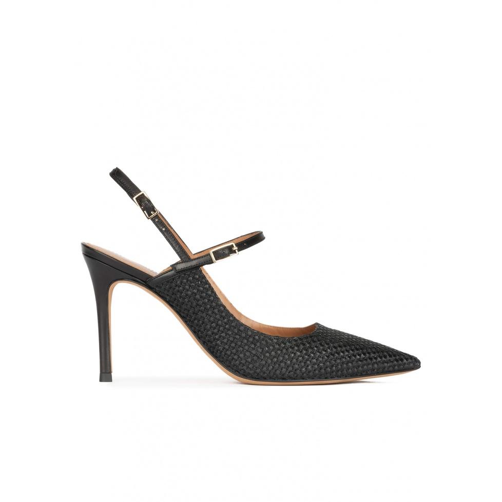 pura lópez Zapatos de punta fina y tacón alto en rafia color negro