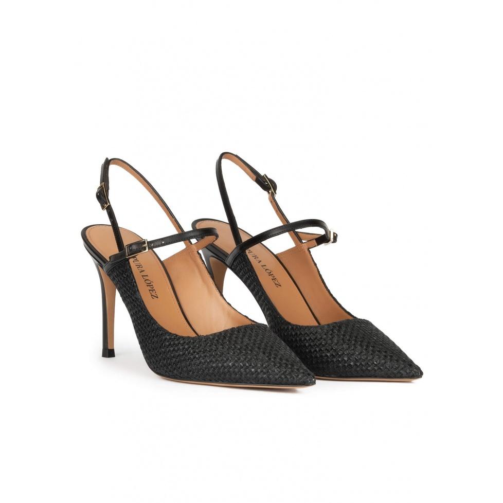 pura lópez Zapatos de punta fina y tacón alto en rafia color negro Últimos 3 días