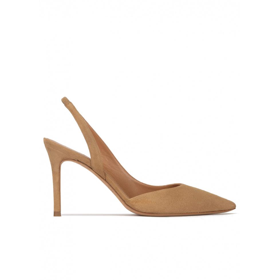 pura lópez Zapatos destalonados con tacón stiletto y punta fina en ante camel