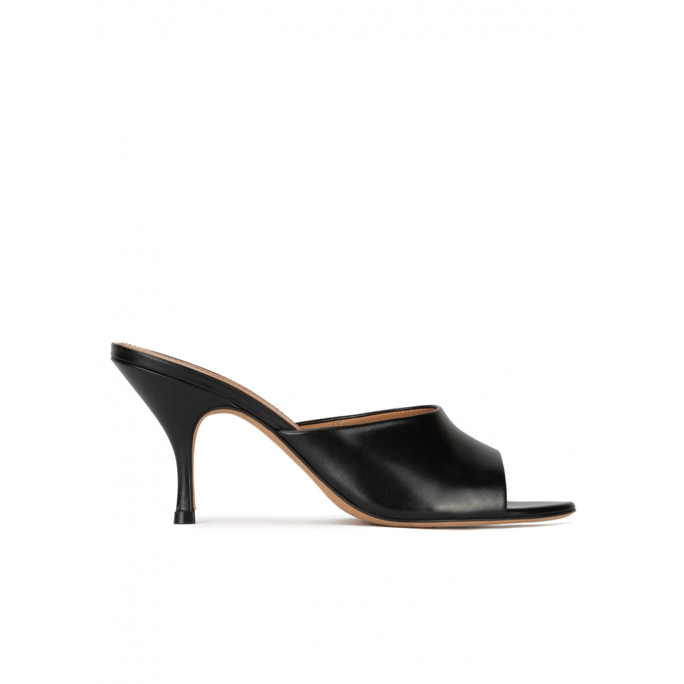 pura lópez Mules de tacón medio en piel color negro