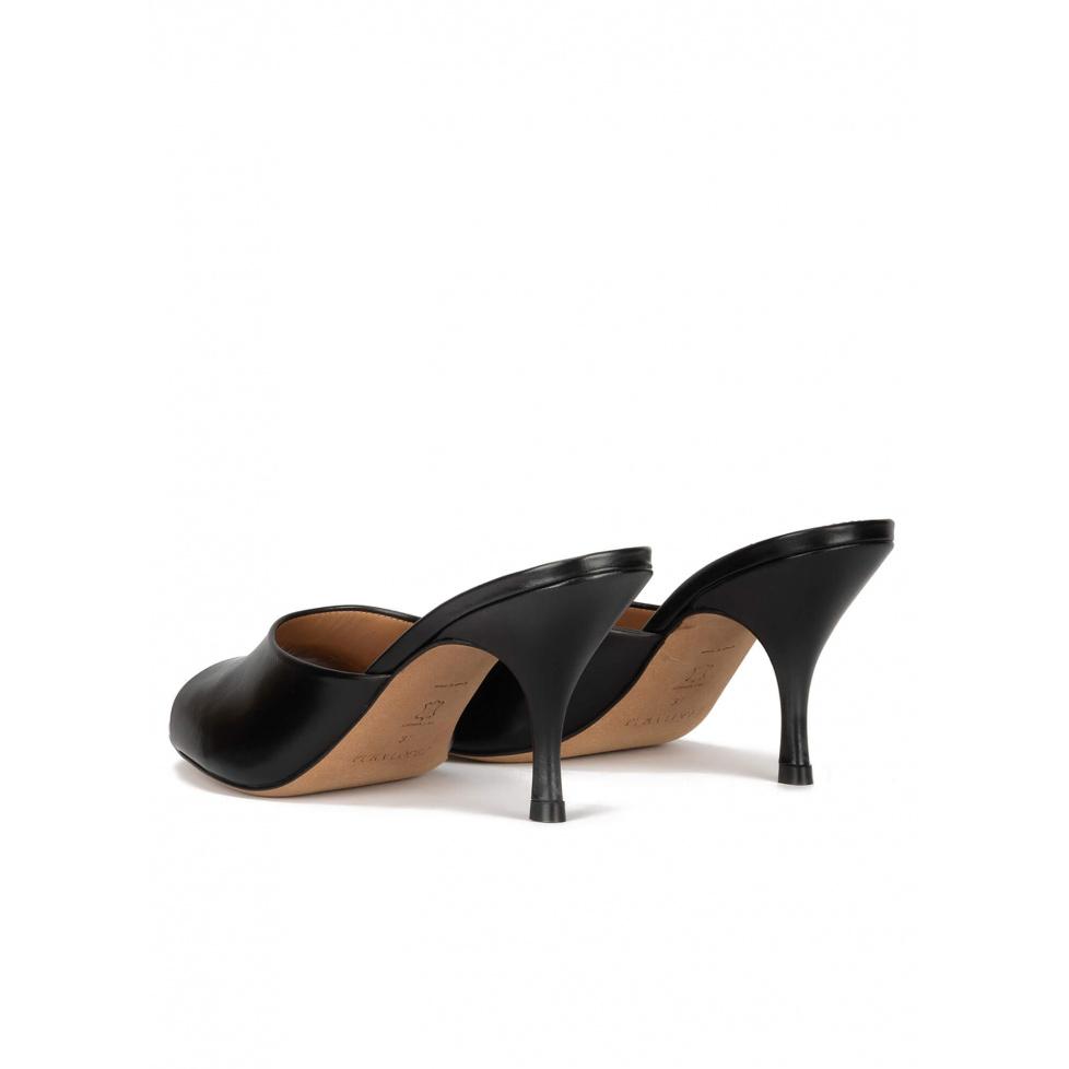 pura lópez Mules de tacón medio en piel color negro Precio de fábrica