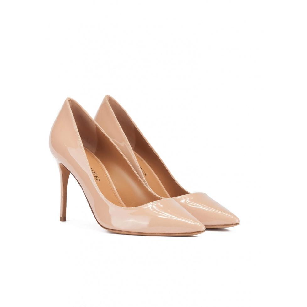 pura lópez Zapatos de puntera fina y tacón alto en charol nude Superdescuento