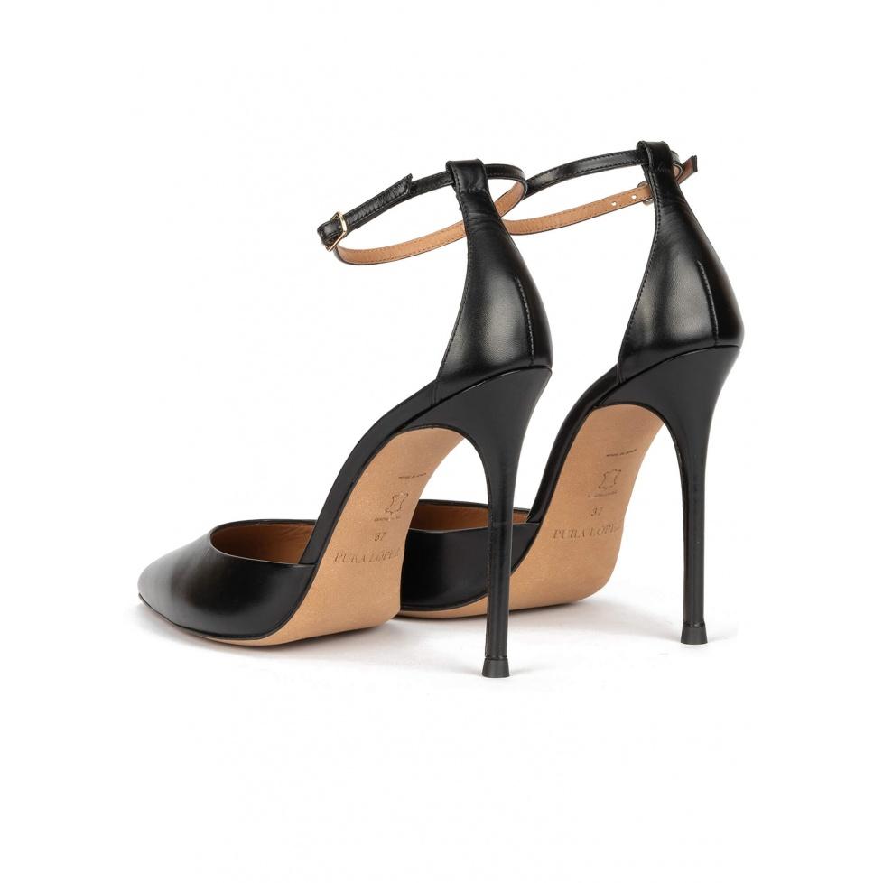 pura lópez Zapatos negros de tacón alto y puntera fina con pulsera Descuento por venta flash