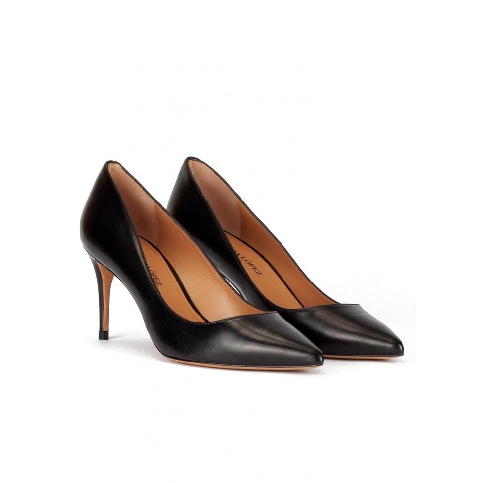 pura lópez Zapatos negros de piel con tacón medio y punta fina Ofertas especiales