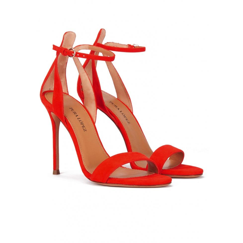 pura lópez Sandalias de tacón en ante rojo con pulsera En línea