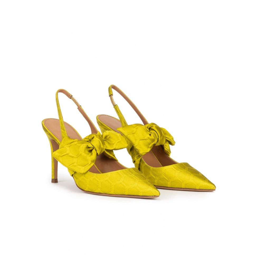 pura lópez Zapatos altos de punta fina en verde pistacho con lazada Gran oferta