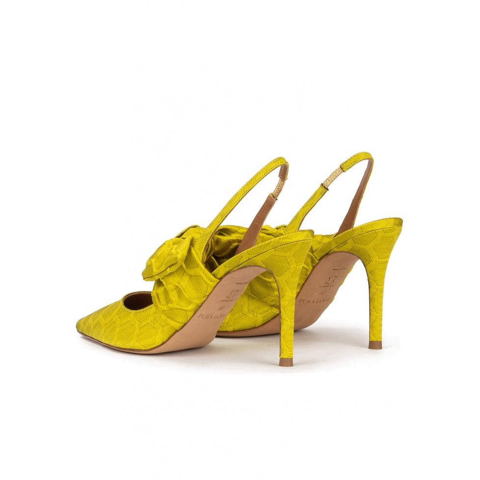 pura lópez Zapatos altos de punta fina en verde pistacho con lazada Gran oferta