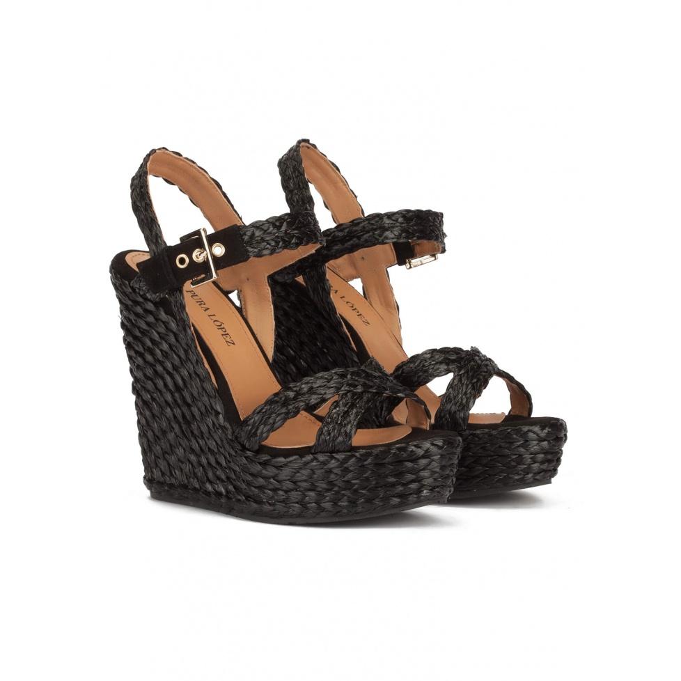 pura lópez Sandalias de cuña alta en rafia color negro con hebilla lateral Rebajas baratas