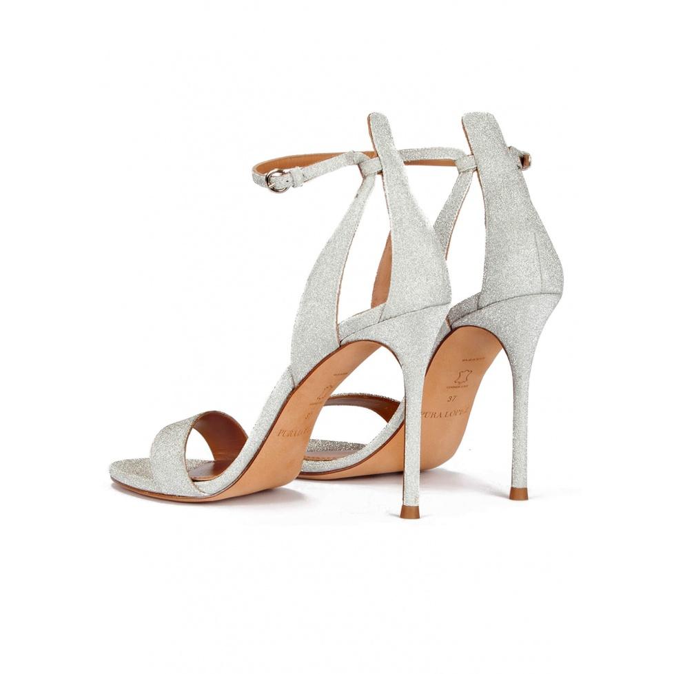 pura lópez Sandalias de tacón en glitter plata con pulsera Descuento