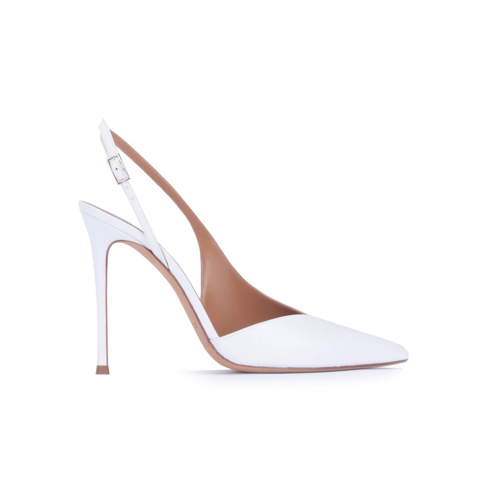 pura lópez Zapatos destalonados de tacón alto y punta fina en piel color blanco