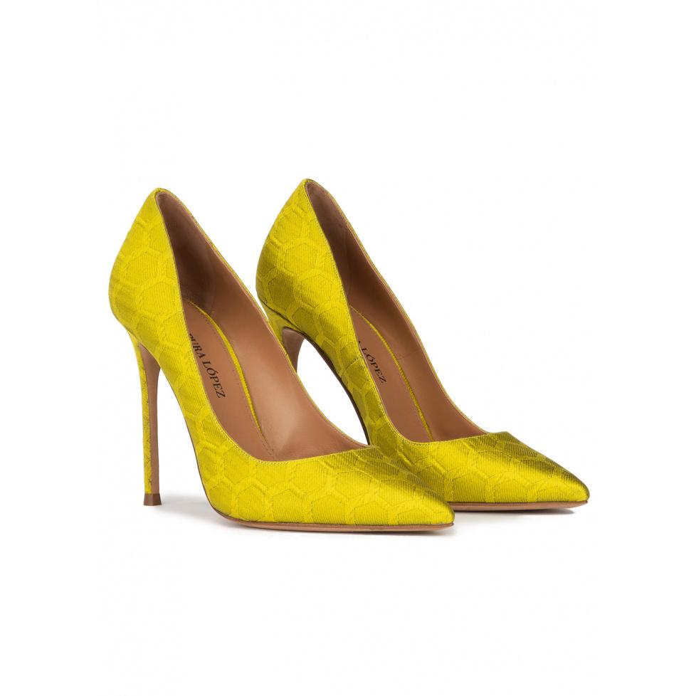 pura lópez Zapatos de punta fina y tacón stiletto en tejido verde pistacho Limitado a 3 días