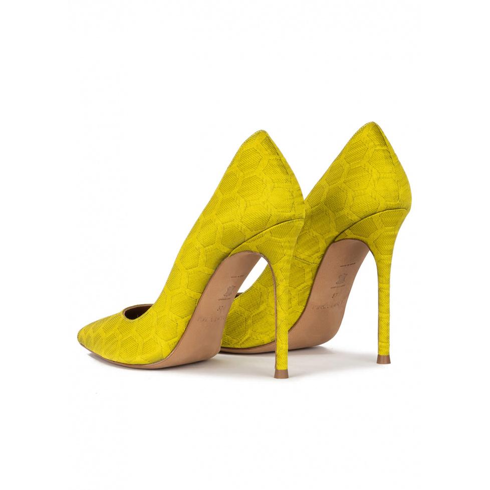 pura lópez Zapatos de punta fina y tacón stiletto en tejido verde pistacho Limitado a 3 días