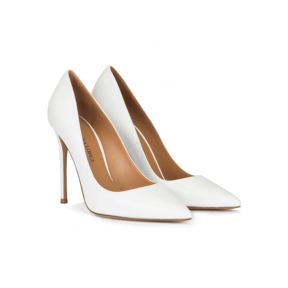 pura lópez Zapatos blancos de piel con tacón alto y punta fina Precios de Black Friday