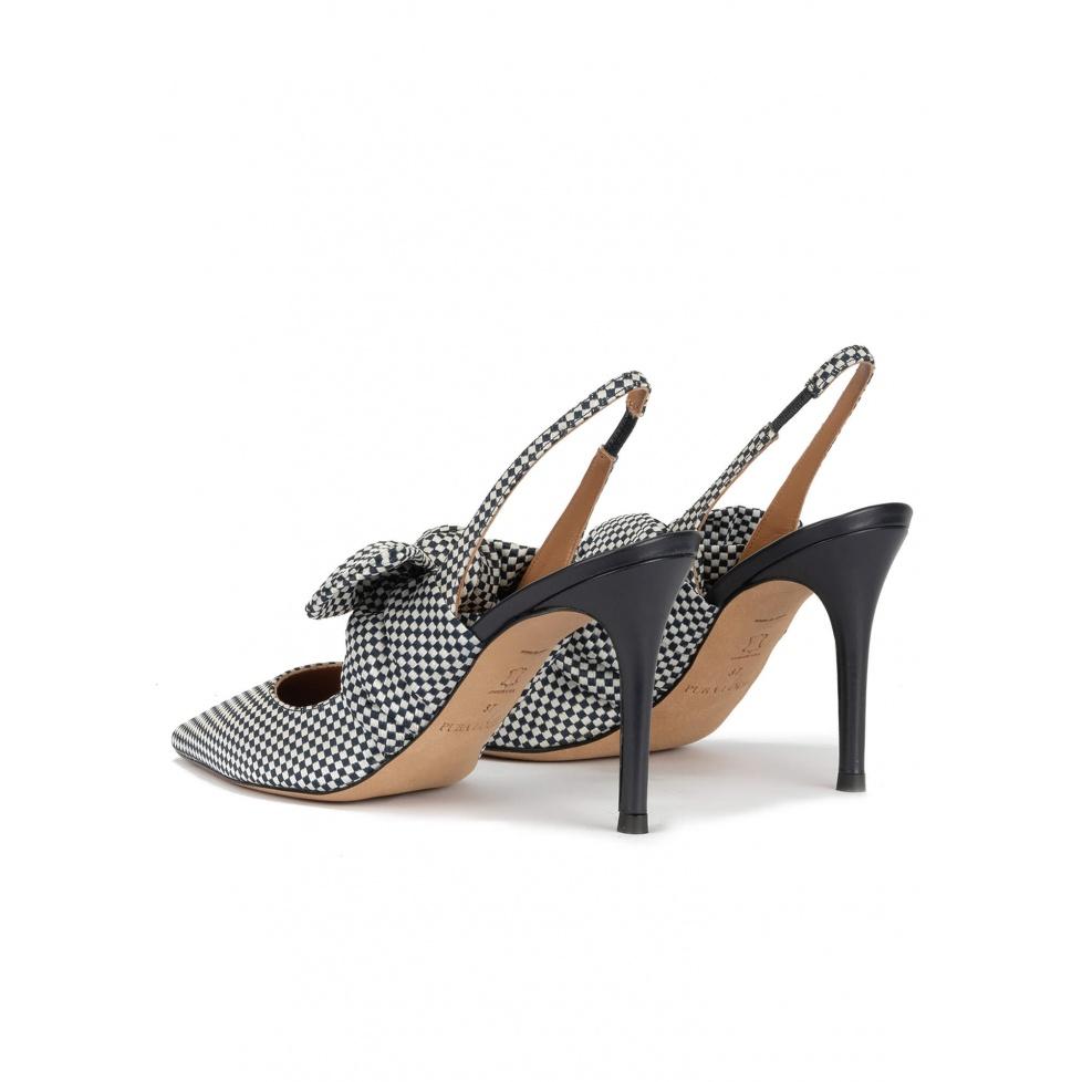 pura lópez Zapatos destalonados de tacón alto en tejido a cuadros azul y blanco En oferta