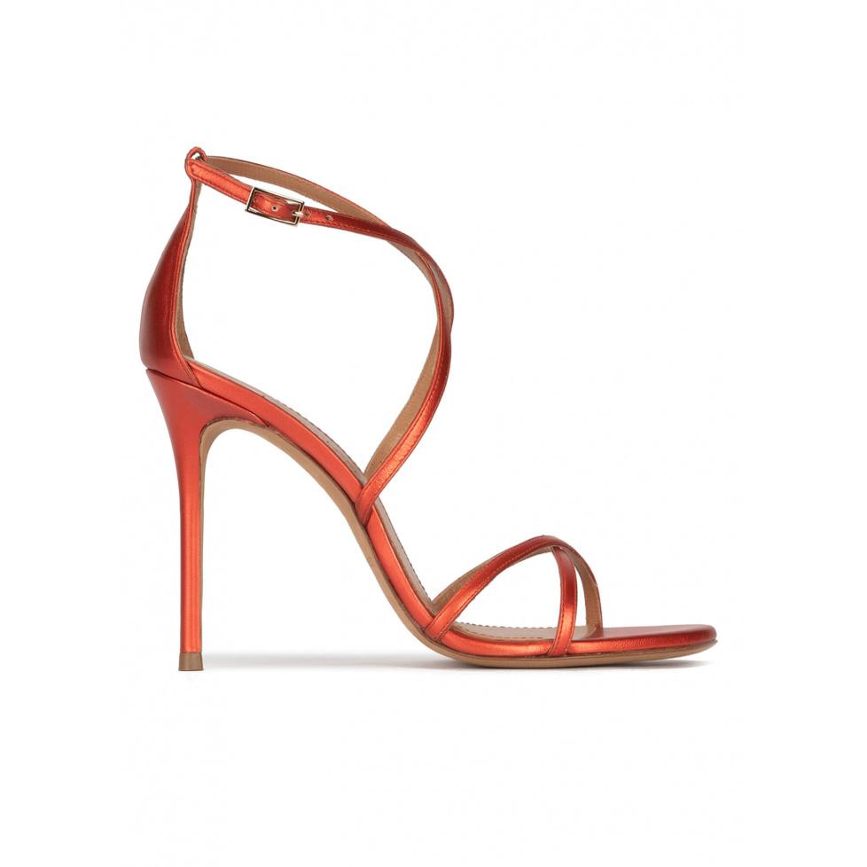pura lópez Sandalias de tacón en piel metalizada rosa coral