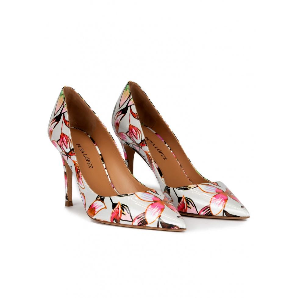 pura lópez Zapatos de punta fina y tacón stiletto en tejido con estampado floral 2025