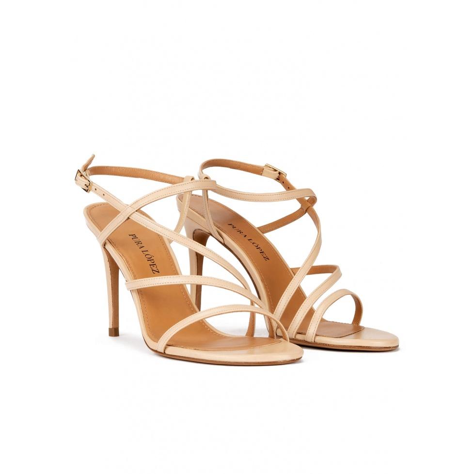 pura lópez Sandalias de tacón alto con diseño de tiras en piel beige Último día
