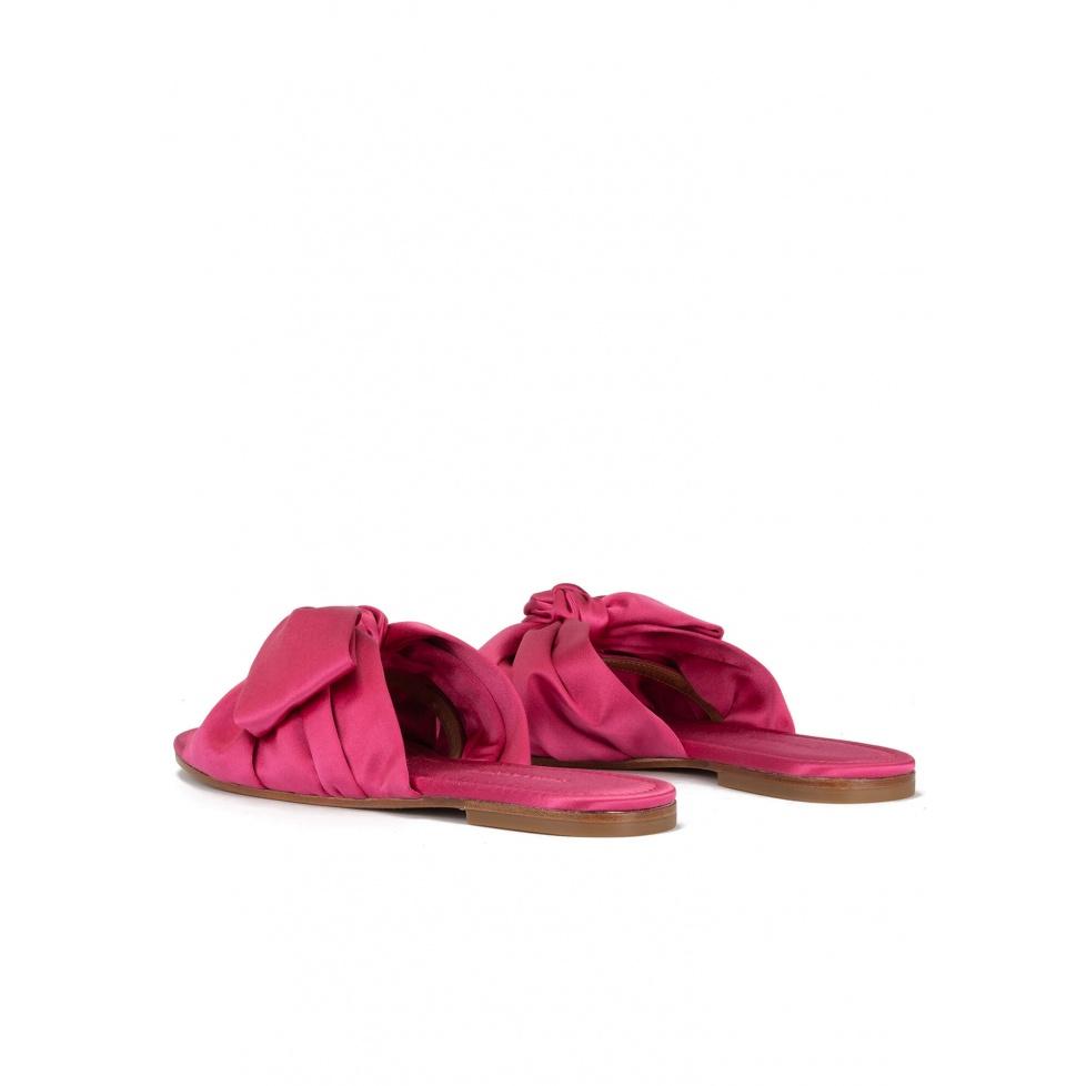 pura lópez Sandalias planas de raso en color fucsia con detalle de lazo Precios de Black Friday